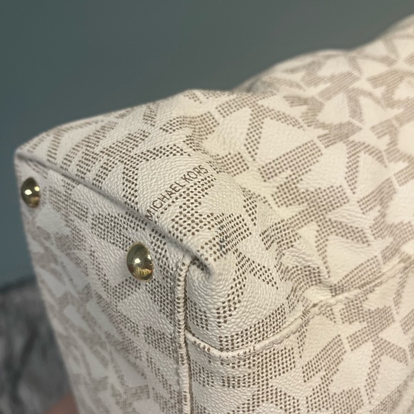 Michael Kors Shoulder Bag - Picture 9 of 15